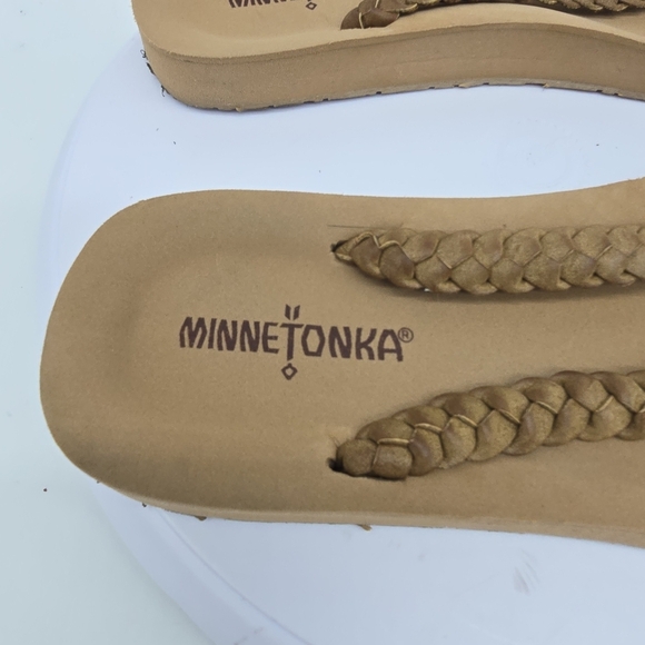 Minnetonka Shoes Women's 7 Hallie Flip Flop Sandal 75001 Tan - Picture 6 of 8